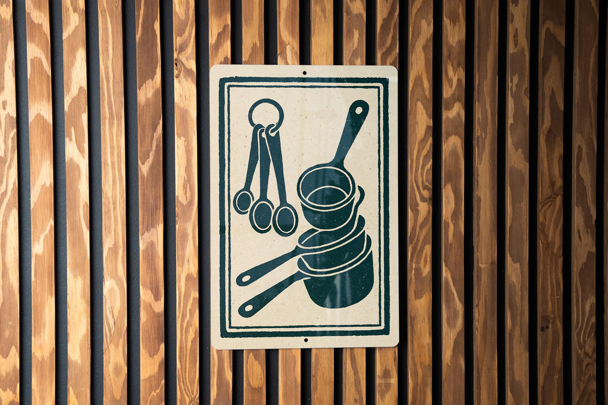 Vintage Measuring Spoons and Cups Metal Kitchen Sign – Rustic Cooking Utensil Wall Art, Retro Chef Decor, Farmhouse Style Print — photo 1
